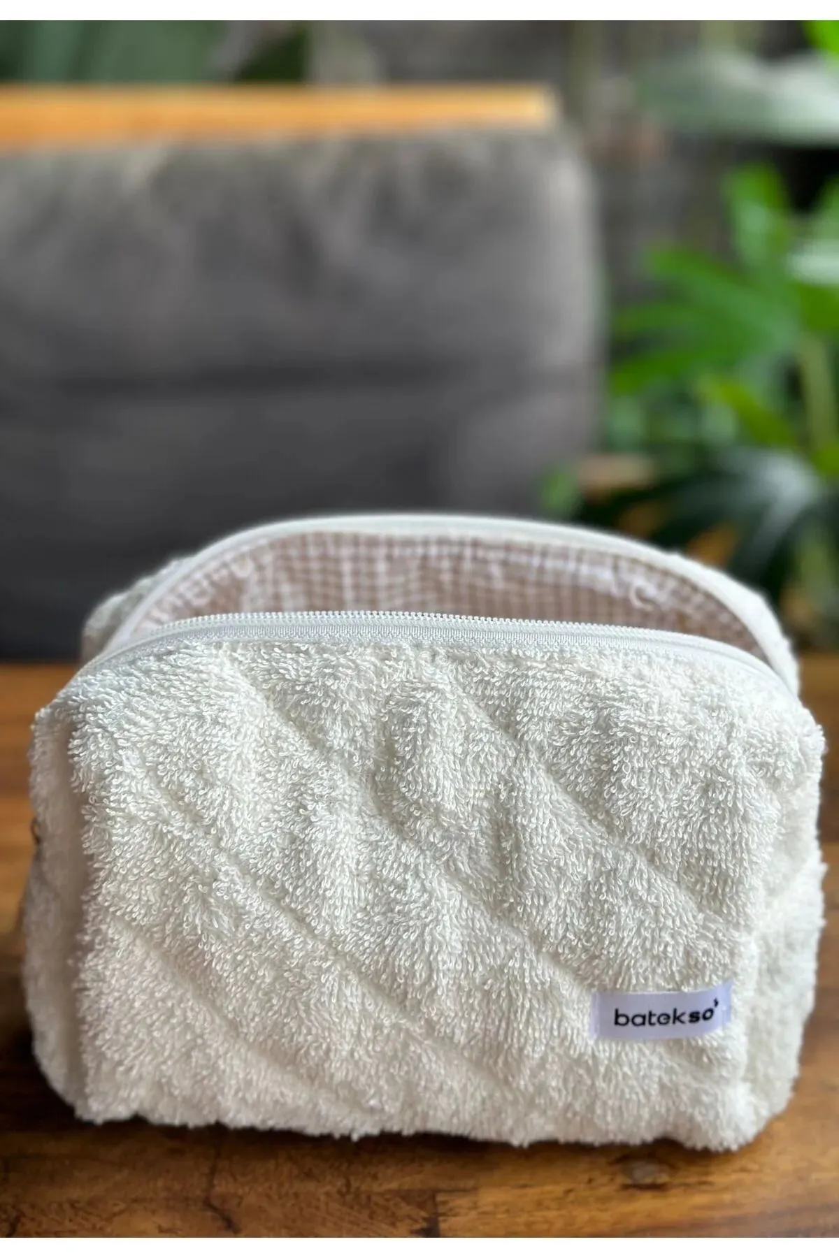 Batekso Cream Towel Makeup Bag