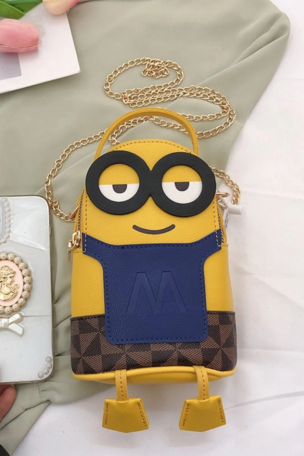 Minion Mobile Bag - A23 - WHB0061