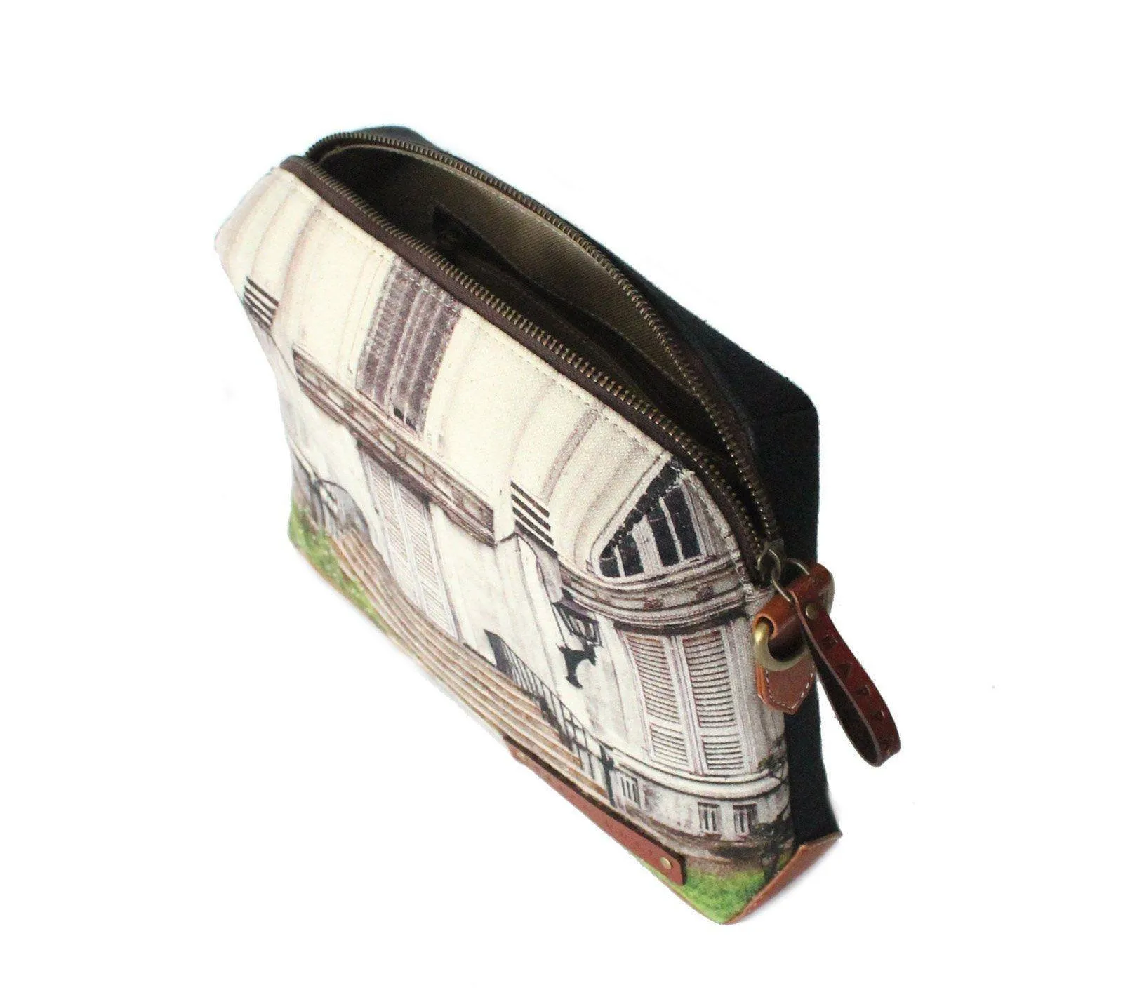 TOILETRY BAG