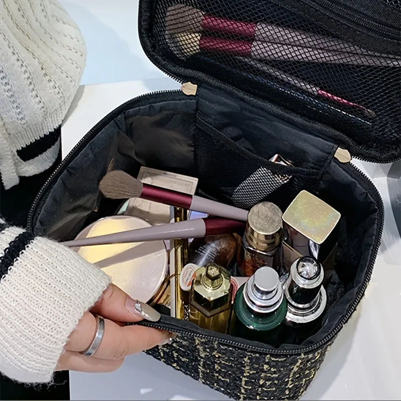 Versatile Travel Toiletry Bag with Plaid Pattern Square Design